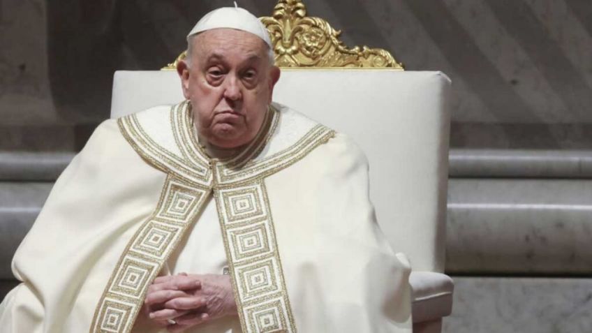 El Vaticano difunde la primera foto del Papa Francisco desde su hospitalización