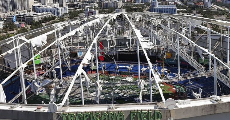 El Tropicana resultó muy dañado por 'Milton'