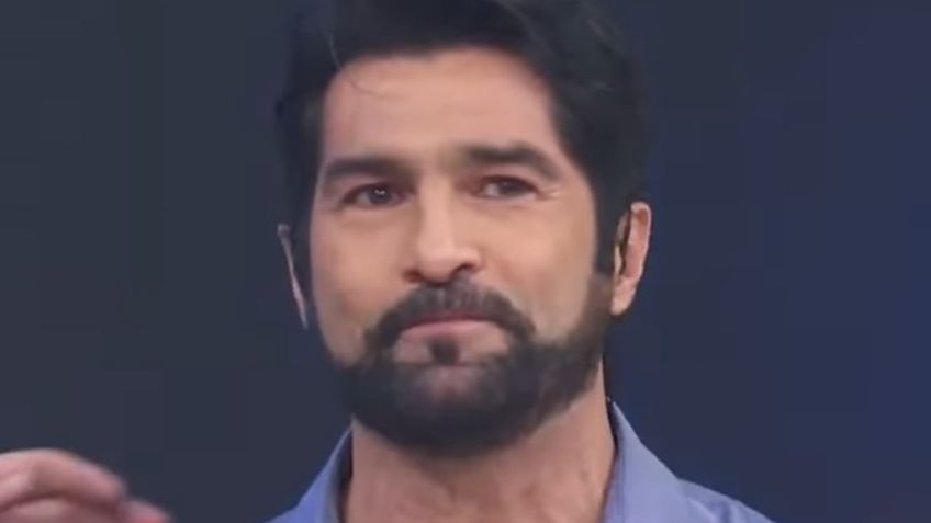 Sismo sorprende a Arturo Carmona en el peor momento; el actor de Televisa sale casi desnudo