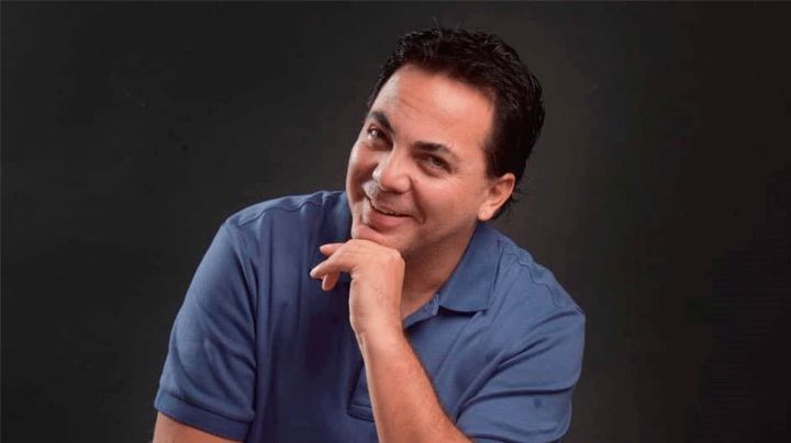 Retoma Cristian Castro 'El Gallito Feliz' sus estudios para terminar la secundaria