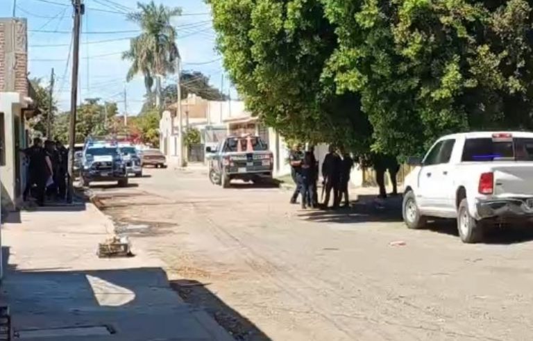 Atacan a balazos a joven en la Faustino Félix