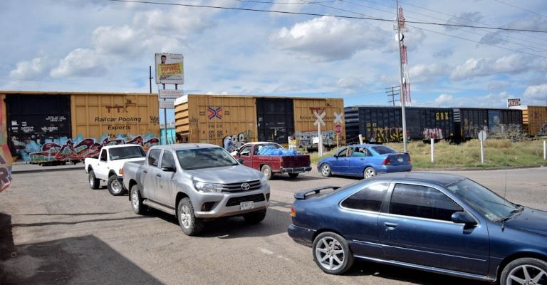 Las maniobras del tren, paralizan frecuentemente el tráfico del municipio de Navojoa 