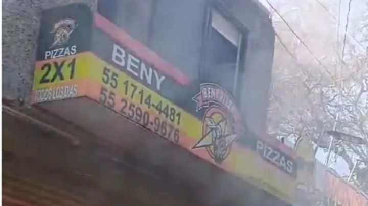 Incendio consume pizzería en Tlalpan; vecinos apoyan para apagar el fuego