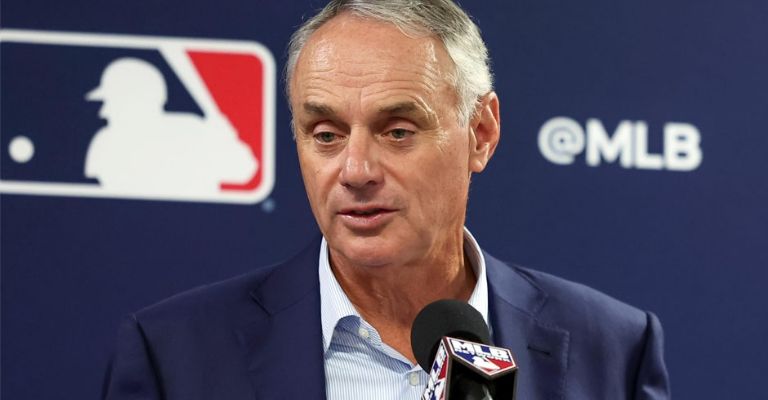 Manfred estaría analizando la petición