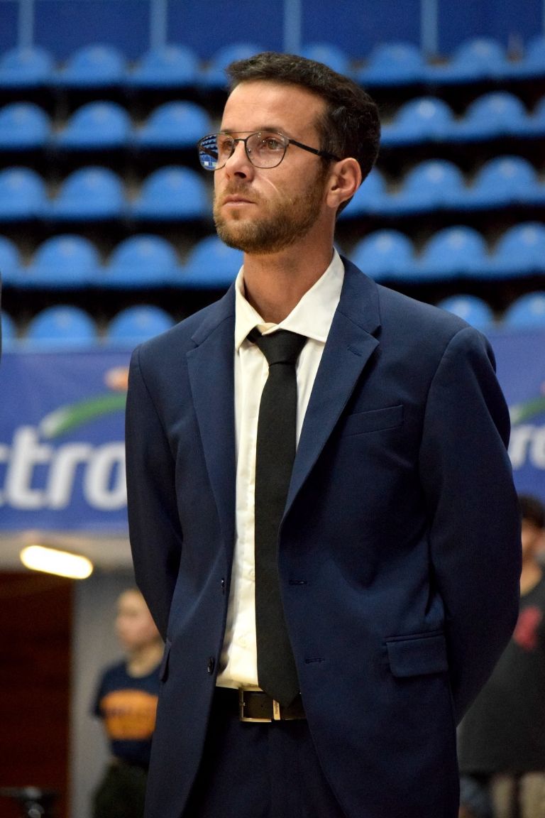 Dennis Cutts es despedido como coach de los Halcones; Gelpi llega en su lugar