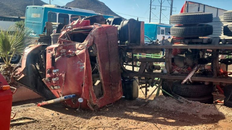 Pipa de Bomberos de Guaymas protagonizó un brutal accidente
