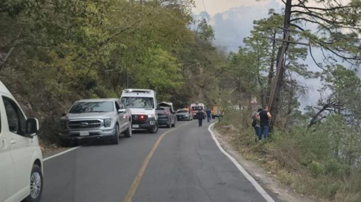 Camioneta cae por barranco y se incendia en Nuevo León; reportan 12 muertos y 5 lesionados
