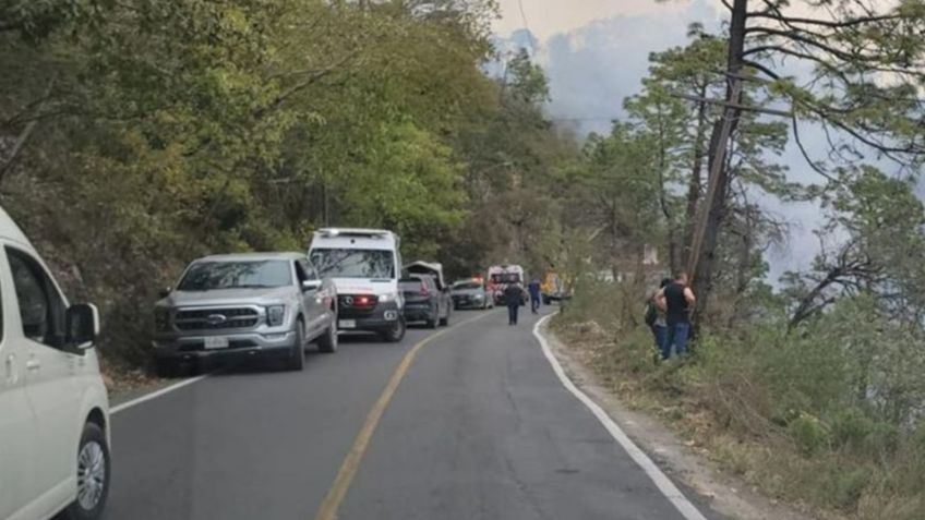 Camioneta cae por barranco y se incendia en Nuevo León; reportan 12 muertos y 5 lesionados