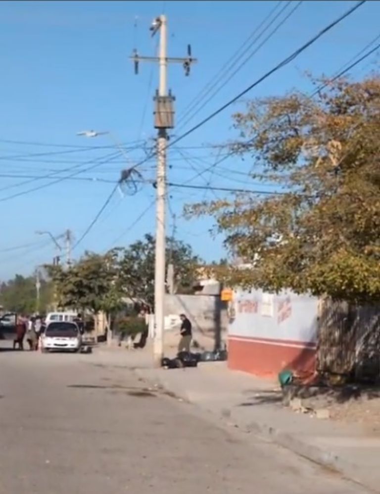 El cuerpo fue encontrado en la esquina de Nácori Chico y la calle Leandro P. Gaxiola de la colonia Eusebio Kino