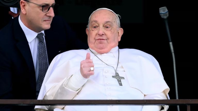 Así reapareció el Papa Francisco tras 37 días en el hospital
