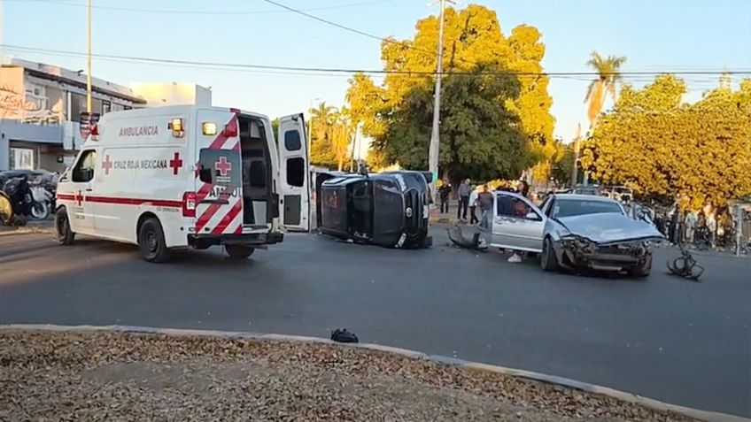 Choque volcadura deja al menos siete personas lesionadas al norte de Ciudad Obregón