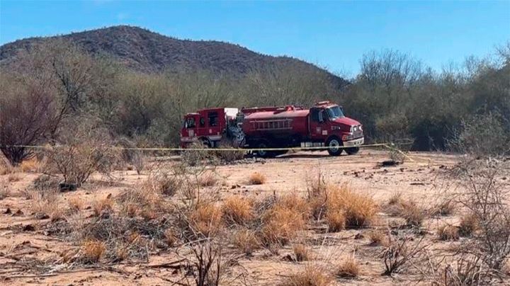 Hermosillo: Combaten bomberos incendio de vehículo y maleza en La Colorada