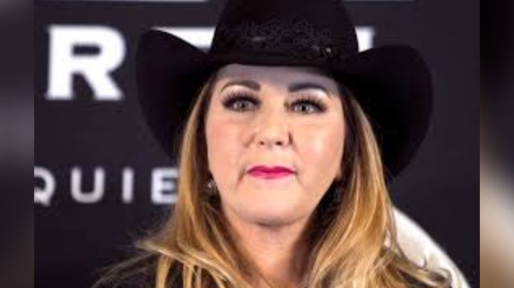 VIDEO: Alicia Villarreal rompe en llanto en concierto y dedica emotivo mensaje a su padre