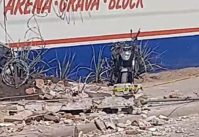 La motocicleta en la que viajaba la persona herida