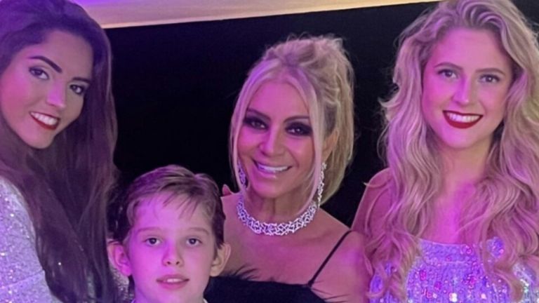 Daniela Castro perdió dos bebés antes de tener a sus tres hijos