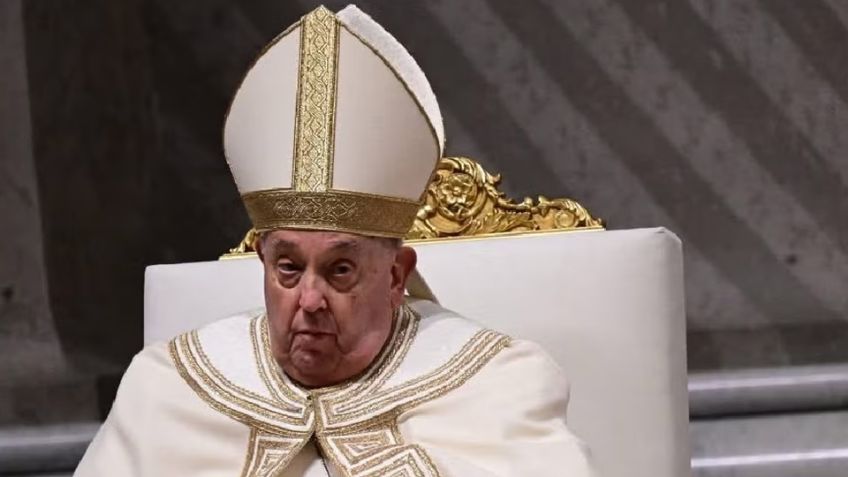 Agitado y sin poder hablar: Papa Francisco reaparece y manda mensaje desde el hospital