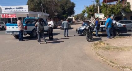 Hospitalizan a dos mujeres tras fuerte choque entre moto y camioneta en Pueblo Yaqui