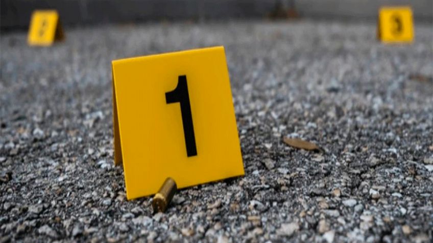 Crimen en Querétaro: Matan a tres sujetos dentro de un vehículo de lujo afuera de bar