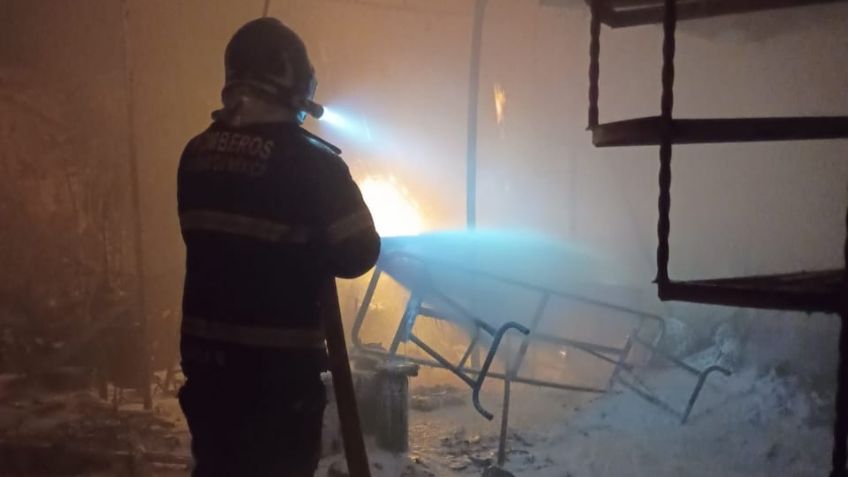 VIDEO: Fuerte incendio consume cuatro casas en Iztapalapa durante la madrugada