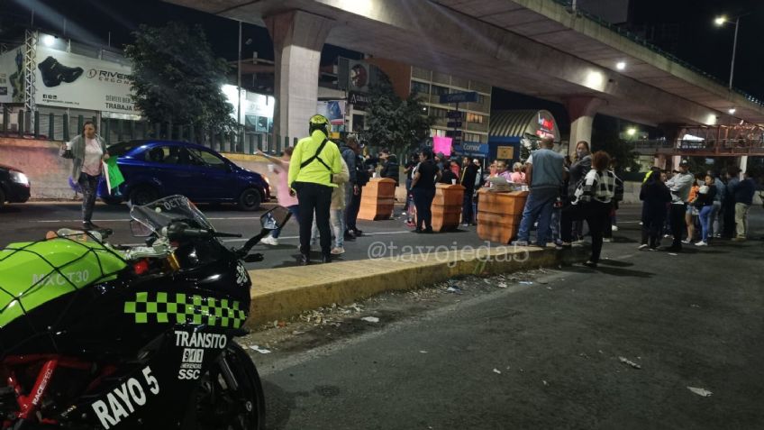 VIDEO: Motociclistas salen volando de puente sobre Periférico y Ermita Iztapalapa, en CDMX