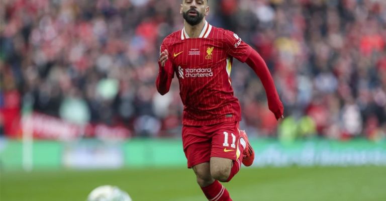 El atacante egipcio seguirá unidos a los Reds