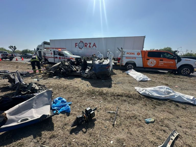 El accidente en Apodaca, Nuevo León, dejó tres muertos. Foto: Facebook