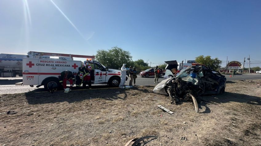 Tráiler choca contra auto y deja tres muertos en la carretera a Laredo, en Apodaca