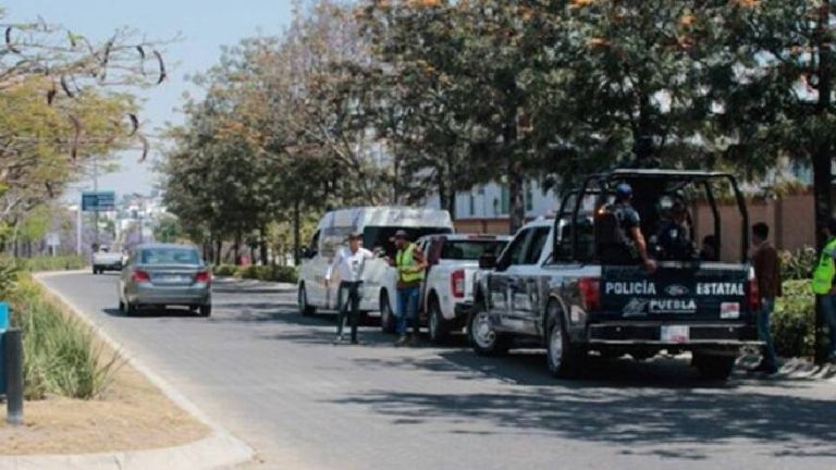 Detienen a 12 hombres durante cateo en Lomas de Angelópolis en Puebla