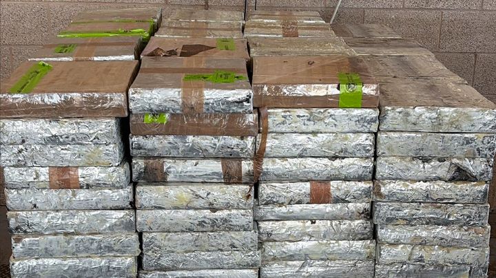 Encuentran en Texas cargamento de droga oculta en chiles y pepinos proveniente de México