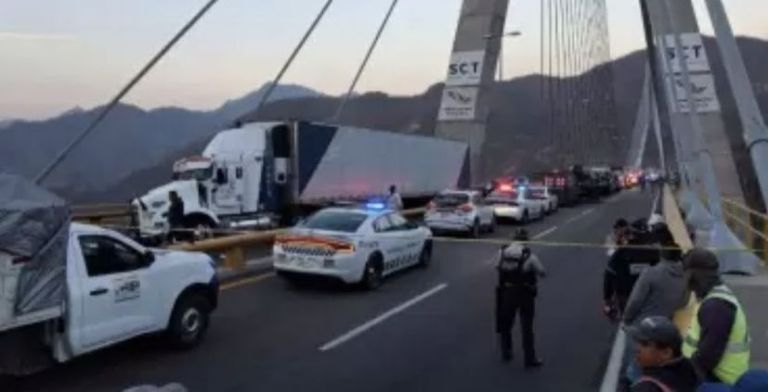 El accidente ocasionó que el tránsito se detuviera por algunas horas 