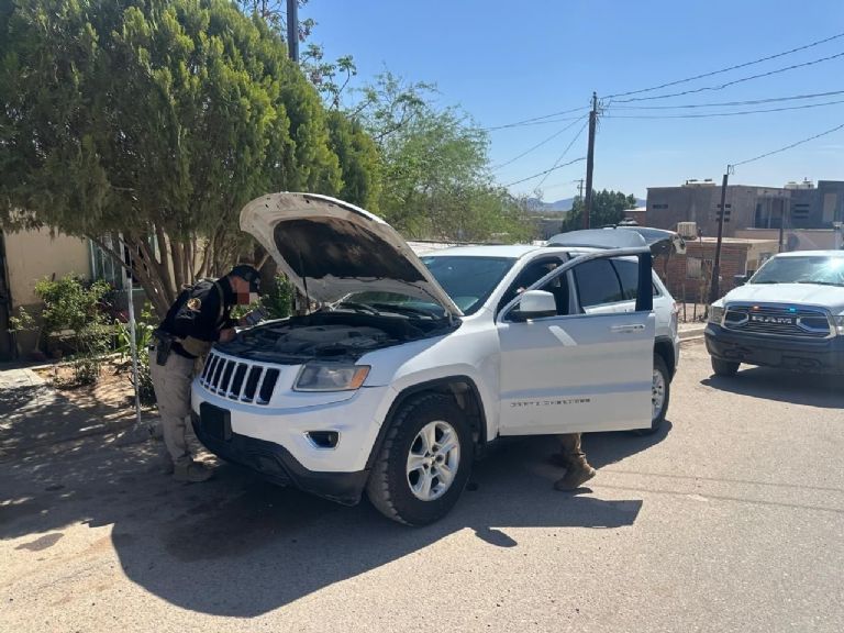 Los masculinos circulaban a bordo de un vehículo con reporte de robo. Foto: Facebook
