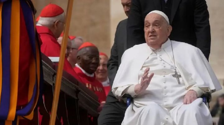 Reaparece el Papa Francisco en Basílica de San Pedro por sábado de gloria