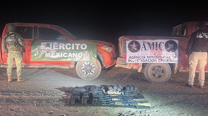 Hallan dos camionetas abandonadas al norte de Sonora; tenían armas largas y chalecos