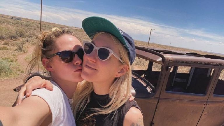 Kristen Stewart se casa con la guionista y directora Dylan Meyer en Los Ángeles