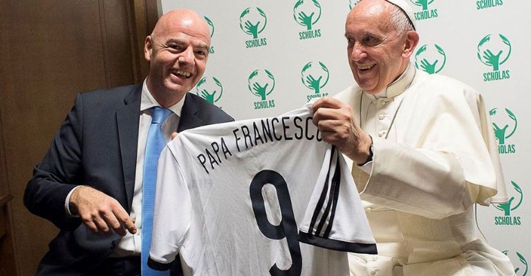 Infantino visitó varias veces al sumo pontífice