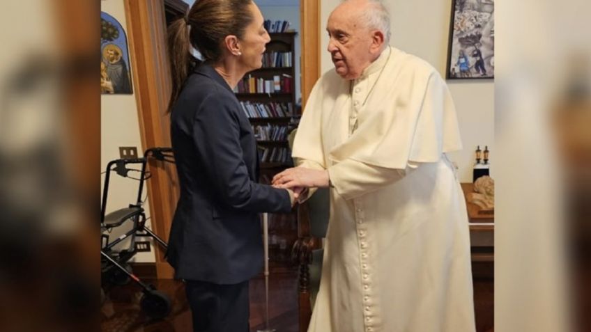 (FOTO) Sheinbaum lamenta la muerte del Papa Francisco: "Haberlo conocido fue un gran honor"