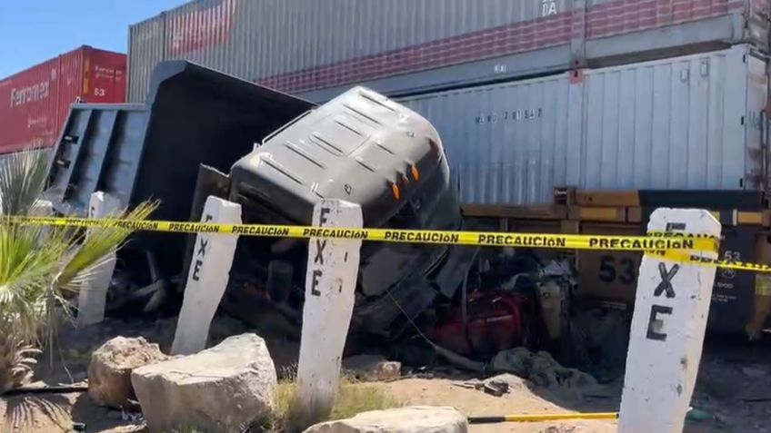 Intentó ganarle el paso al tren y provocó accidente en Hermosillo; chofer quedó prensado