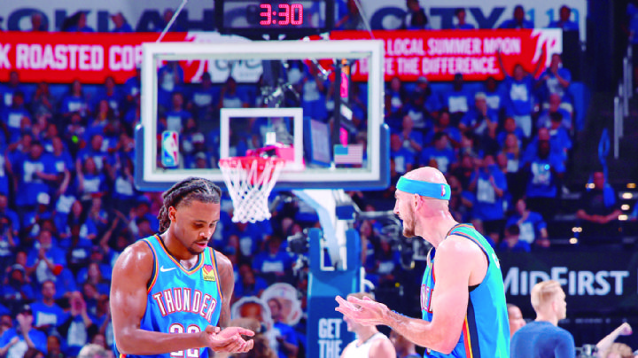 El Oklahoma City Thunder supera a los Grizzlies y tiene medio boleto a la siguiente ronda