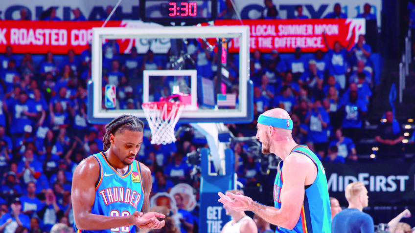 El Oklahoma City Thunder supera a los Grizzlies y tiene medio boleto a la siguiente ronda