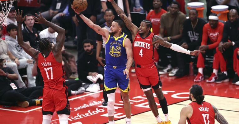 Curry sigue escribiendo historia en la NBA