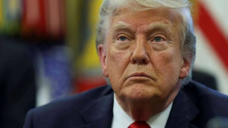 Presidente Donald Trump insiste en que fentanilo sigue entrando por México y Canadá