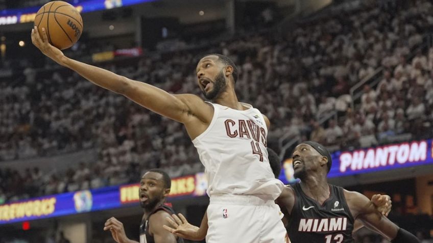 Evan Mobley, de Cleveland Cavaliers es el Jugador Defensivo del Año de la NBA