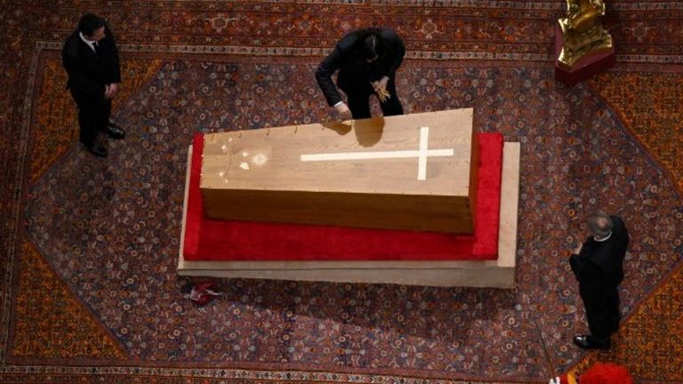 El rito del cierre del féretro del Papa Francisco se realizó de forma privada