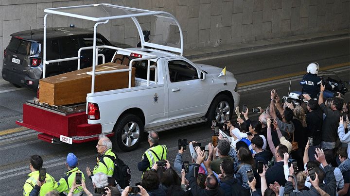 Papamóvil 'mexicano' se encargó de trasladar cuerpo del Papa Francisco en el Vaticano