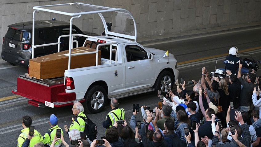 Papamóvil 'mexicano' se encargó de trasladar cuerpo del Papa Francisco en el Vaticano