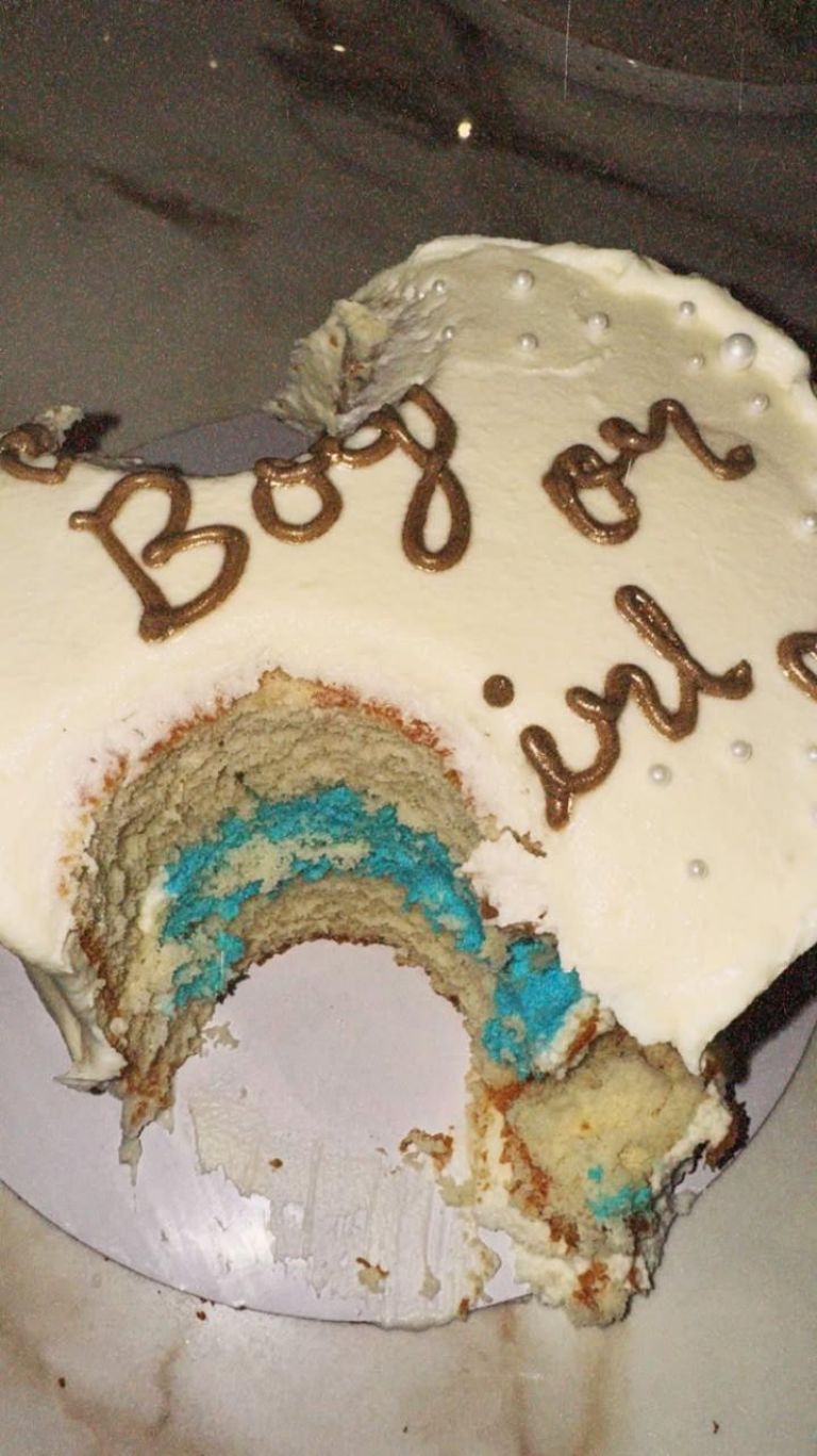 Yuridia revela sexo de su bebé en sus redes sociales 