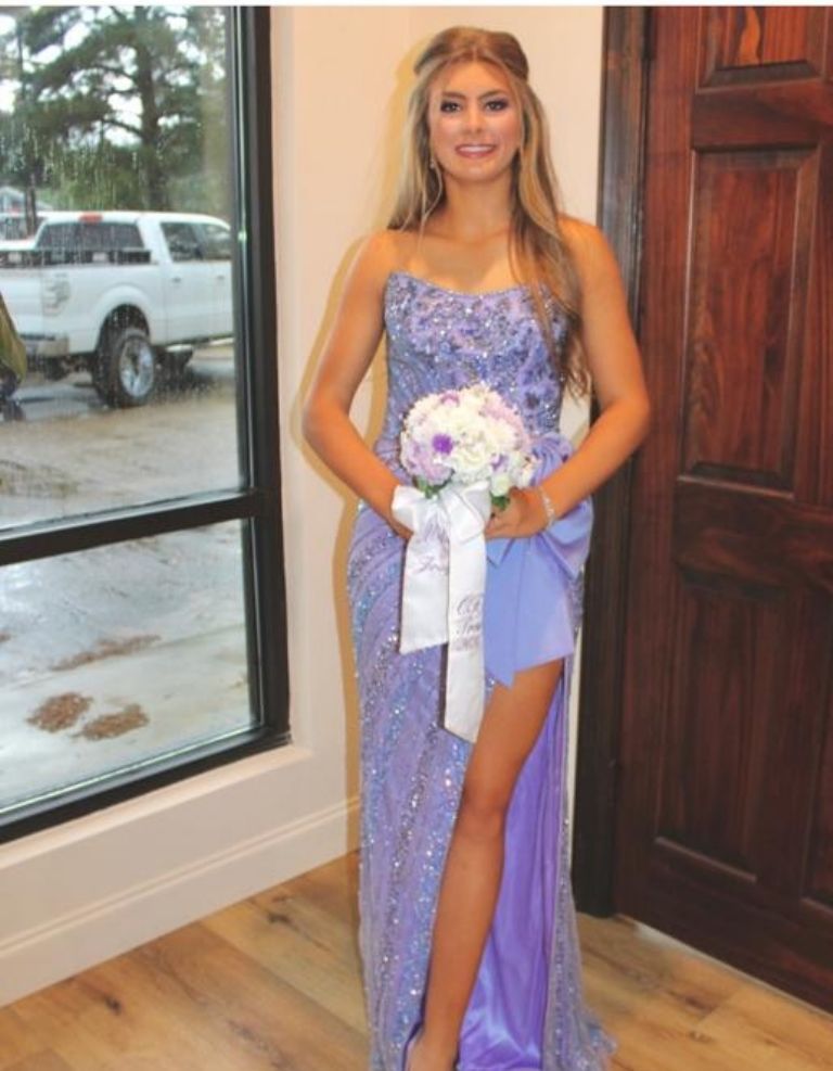 Luce hermoso vestido para la ceremonia de graduación/ Créditos: Instagram