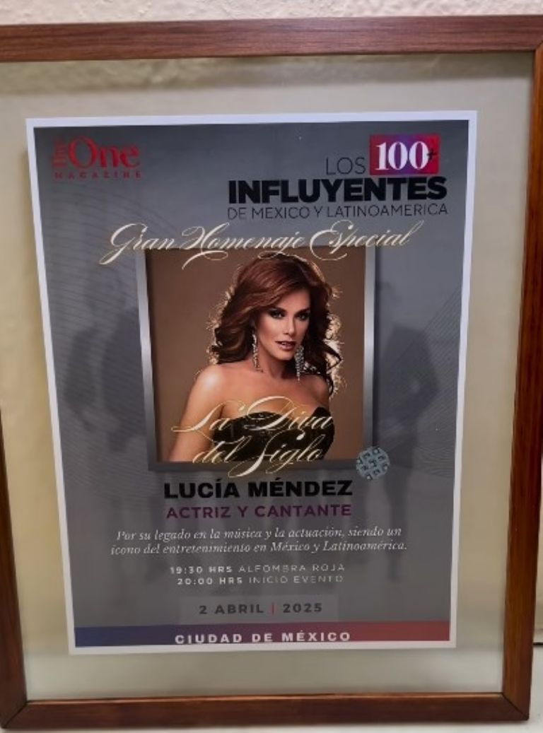 Lucía Méndez compartió en Instagram el reconocimiento que recibió por sus años de carrera 