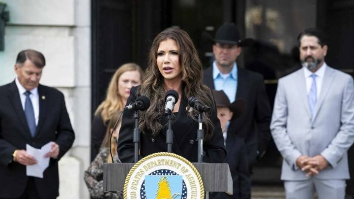 Kristi Noem afirma que Claudia Sheinbaum ha deportado más de medio millón de migrantes