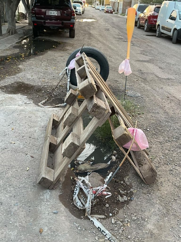 El drenaje de la zona colapsó y hasta la fecha no ha sido reparado